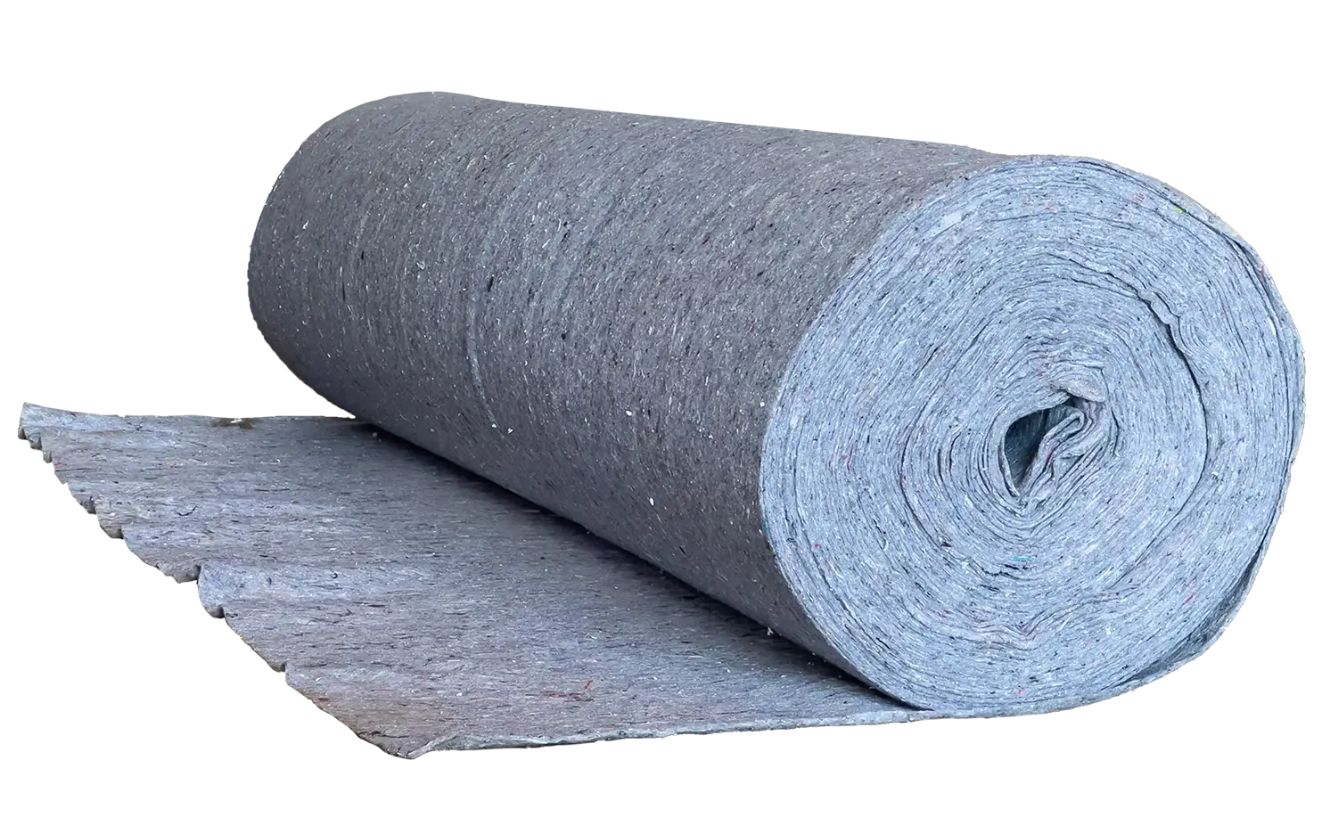 Grå beskyttelsesmatte rullet sammen på svart bakgrunn. En del av matten er rullet ut foran rullen, og materialet ser filt-/fiberaktig ut med synlige lag i rullens snittflate.