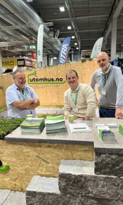 Dag Hope, Ole Christian Trandem og Morten Eirik Engelsjord på utomhus.no-standen på messe.